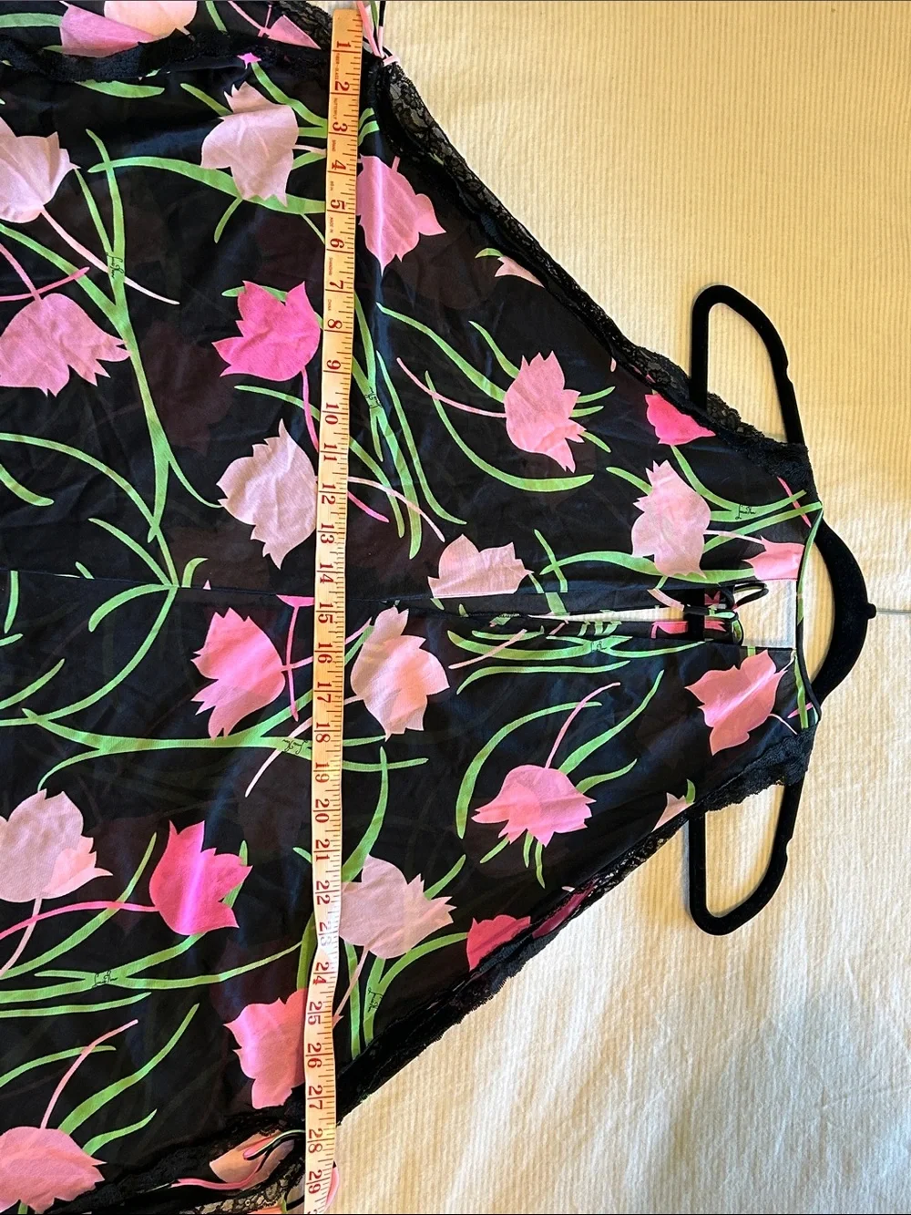 Vintage Claire Sandra Lucie Ann 60’s Black Floral Chemise with Pink Tulip Print - Picture 8 of 11